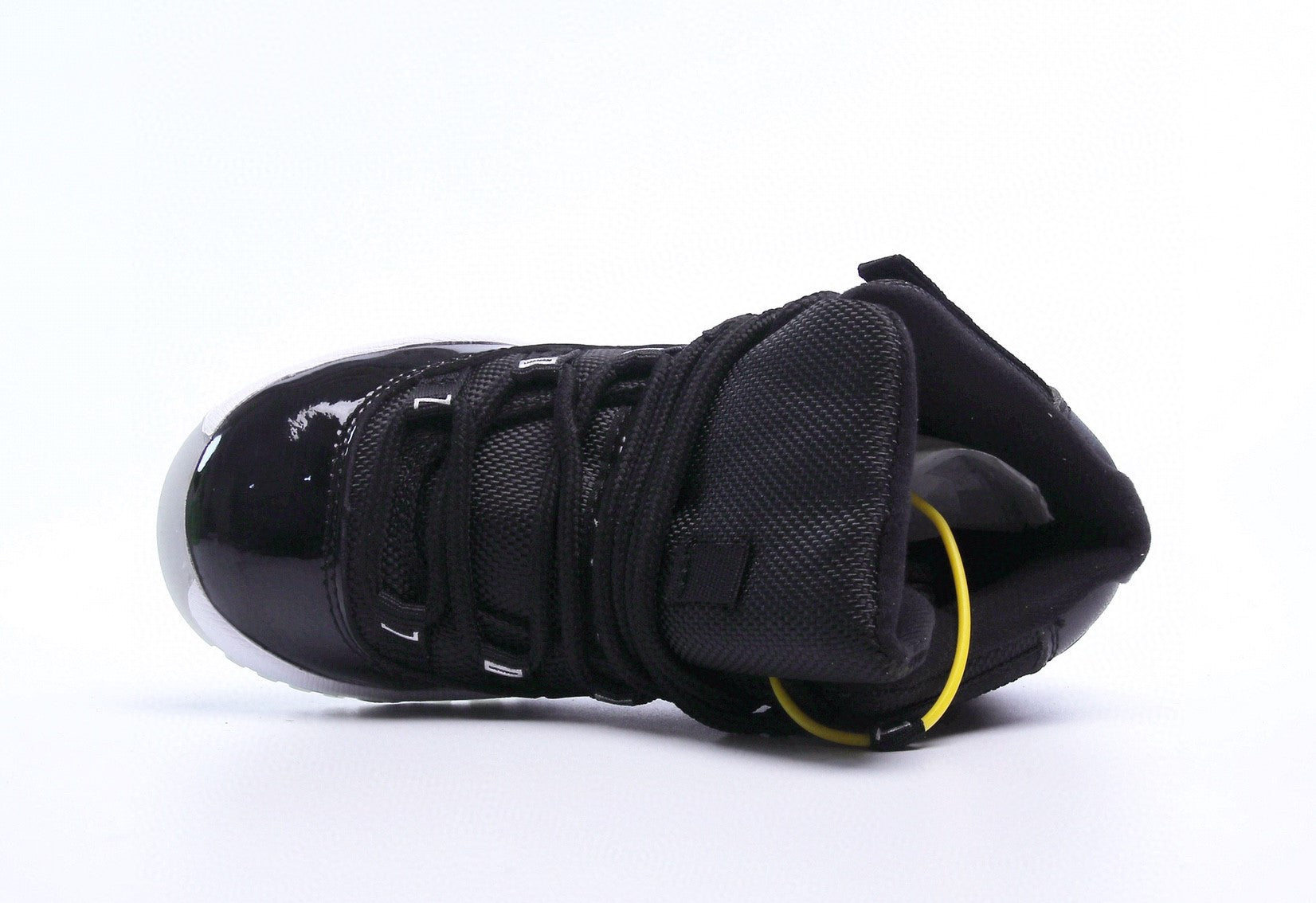 Sneaker in Black & White