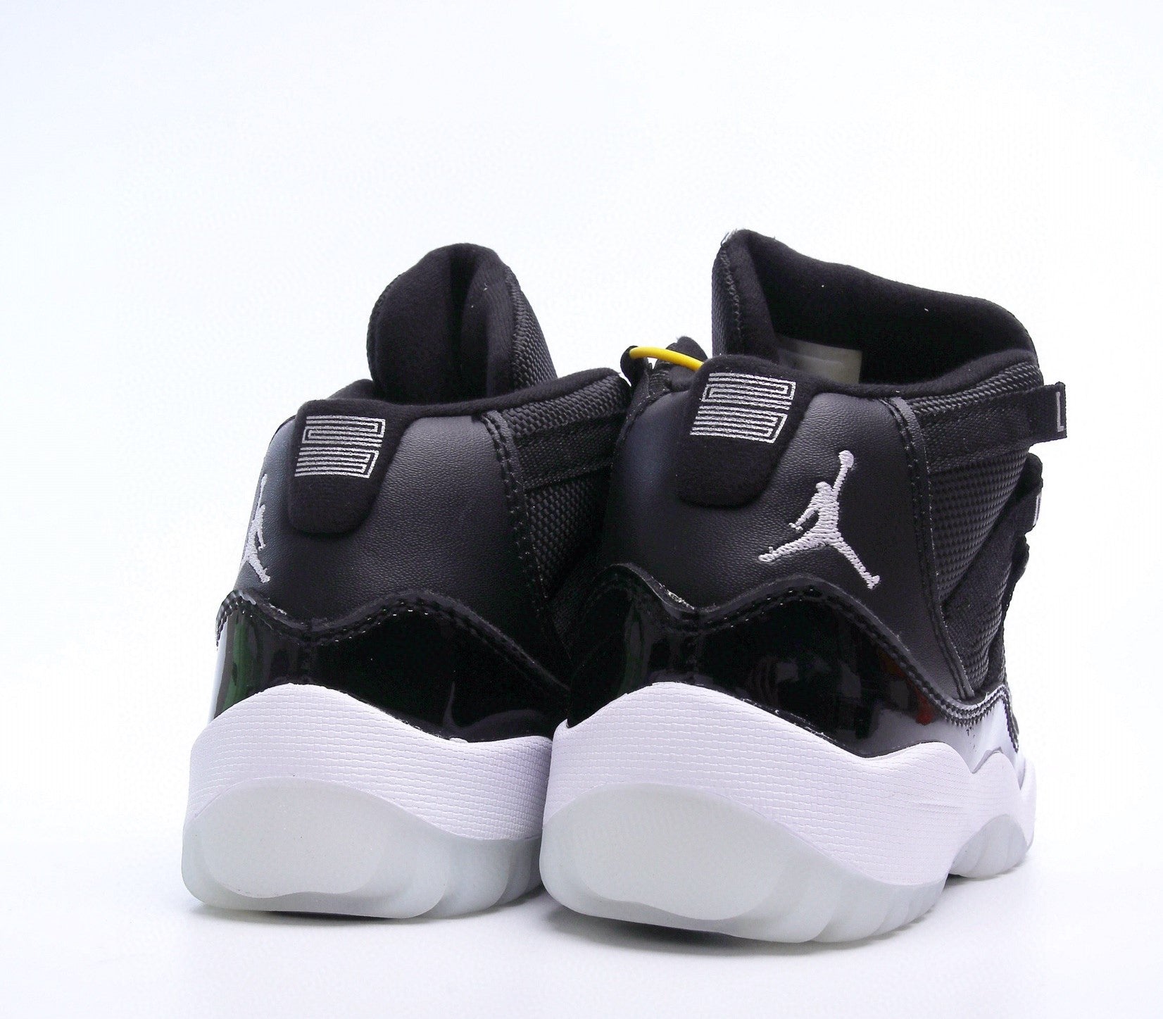 Sneaker in Black & White