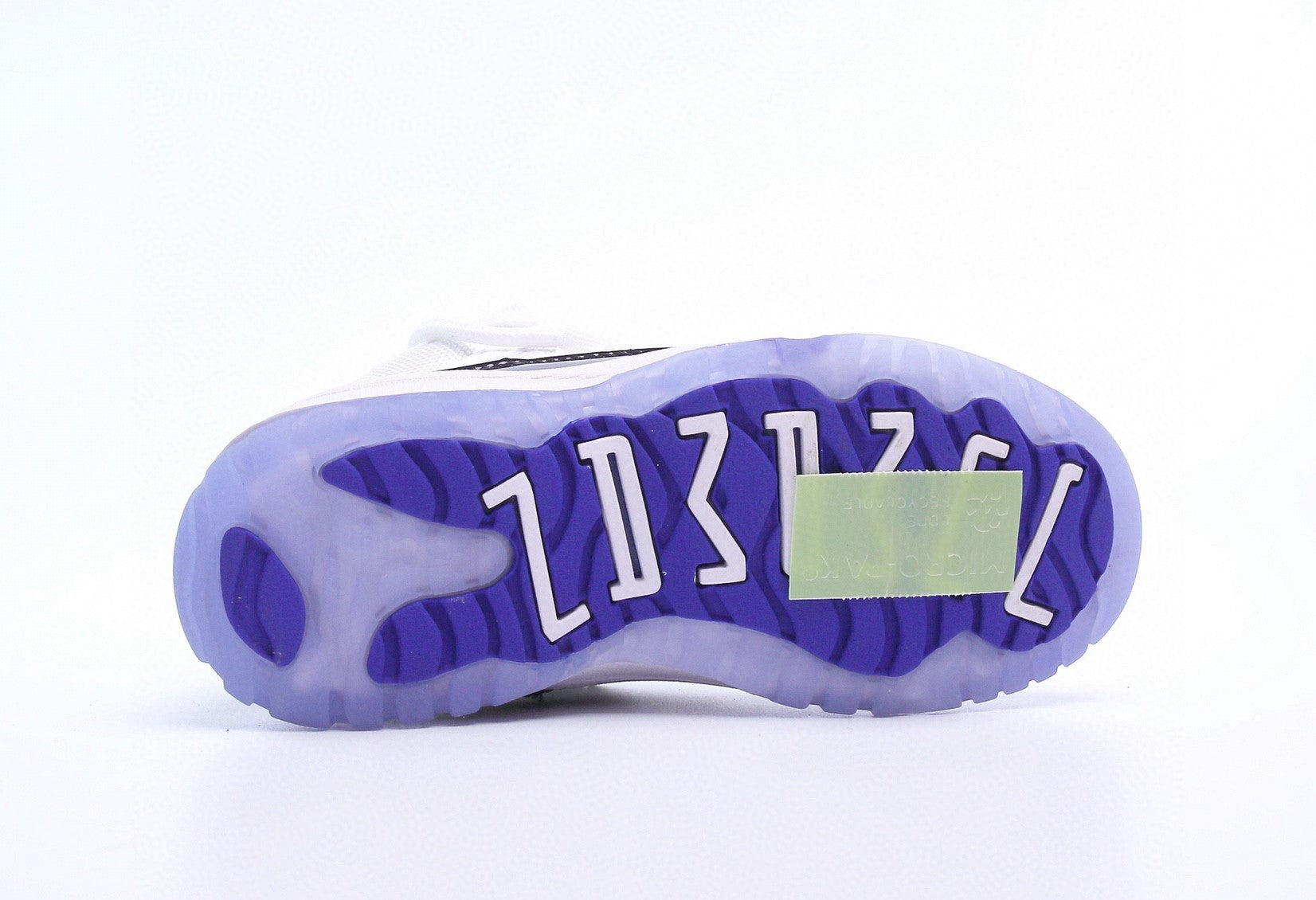 Sneaker in White & Black