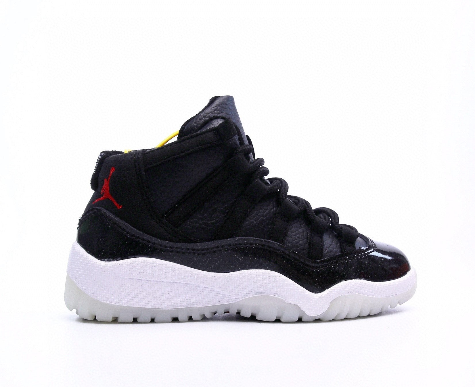 Sneaker in Black & White