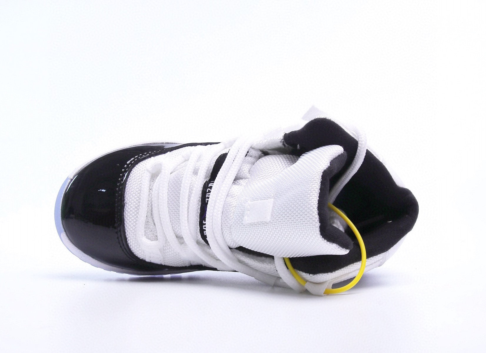 Sneaker in White & Black