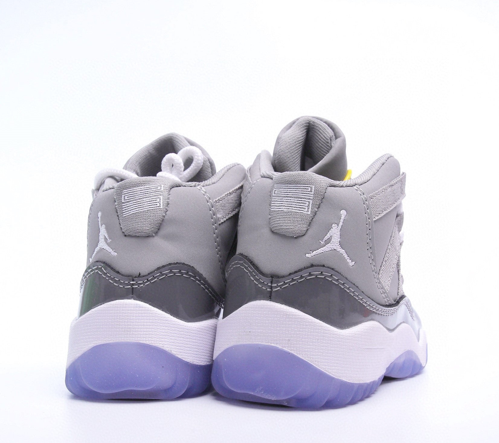 Sneaker in Grey & White