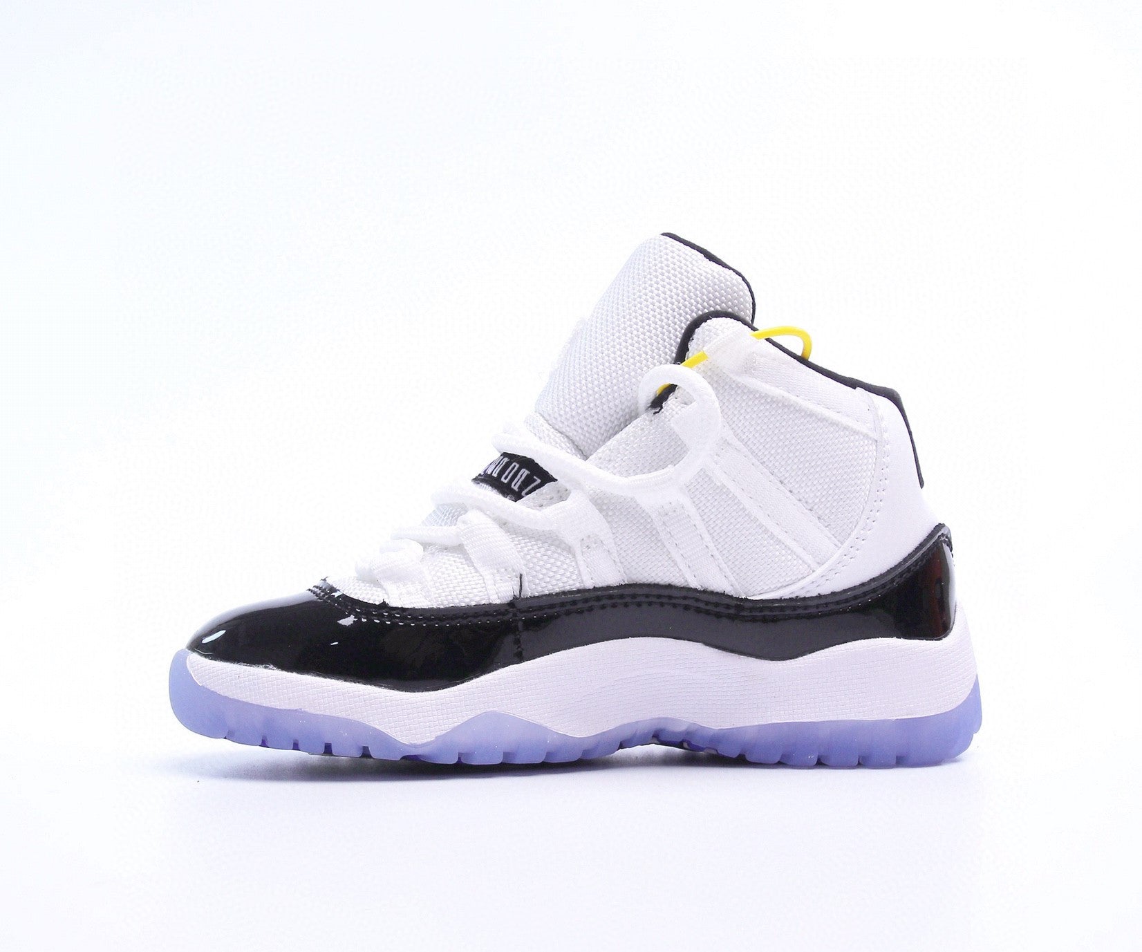 Sneaker in White & Black