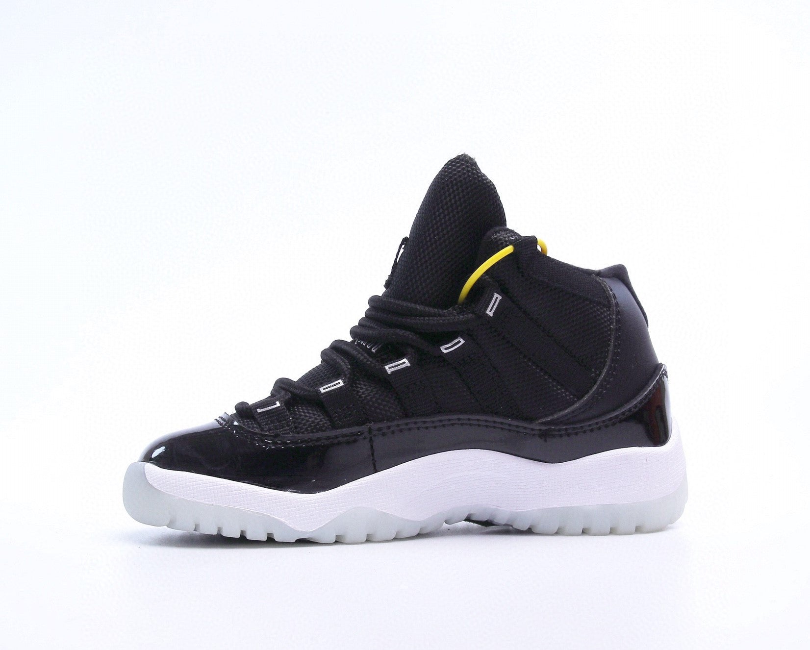 Sneaker in Black & White