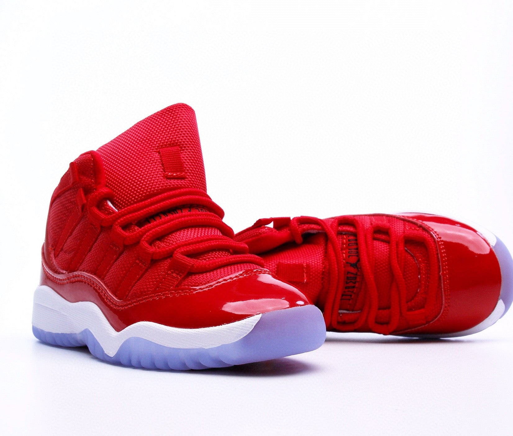 Sneaker in White & Red