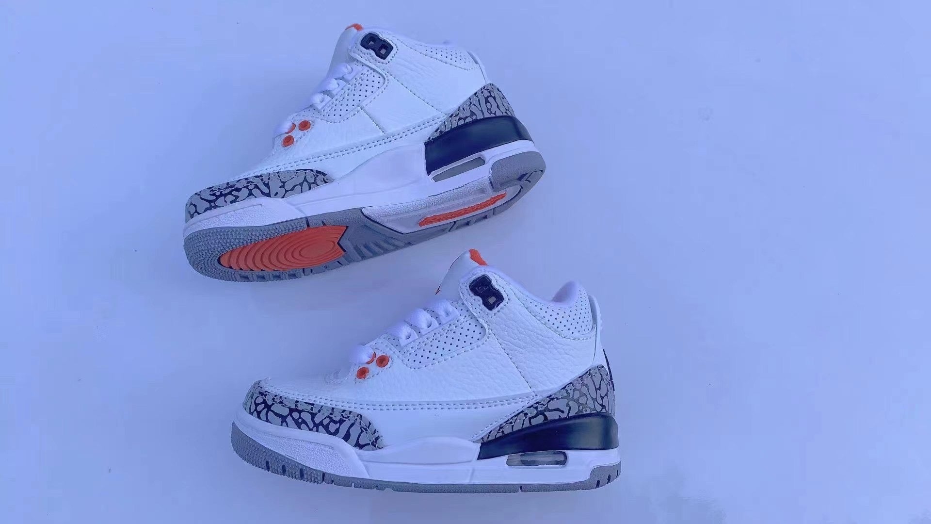 Sneaker in White & Grey