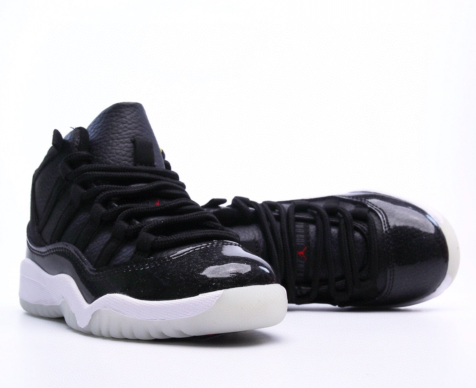 Sneaker in Black & White