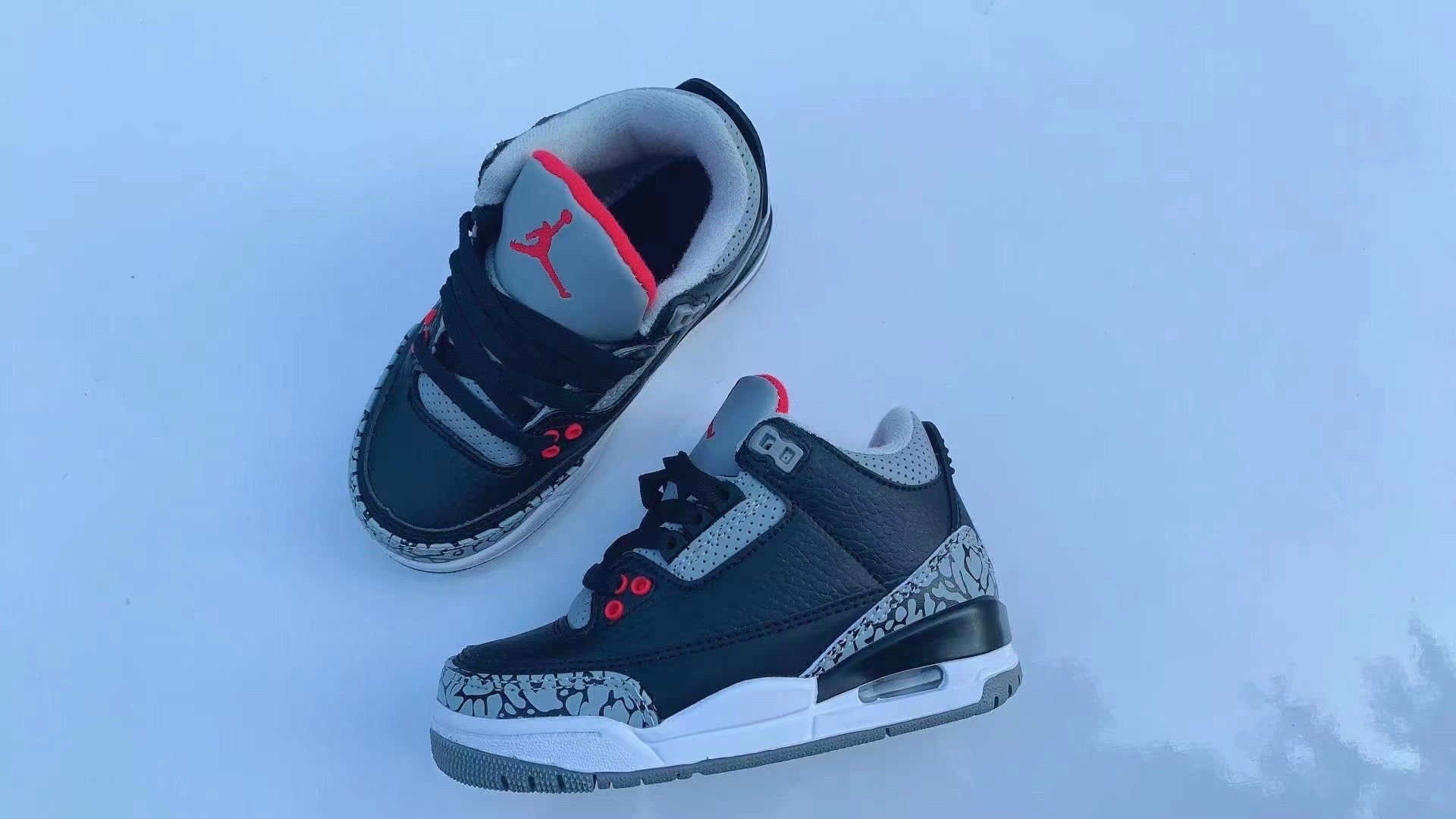 Sneaker in Black & Grey