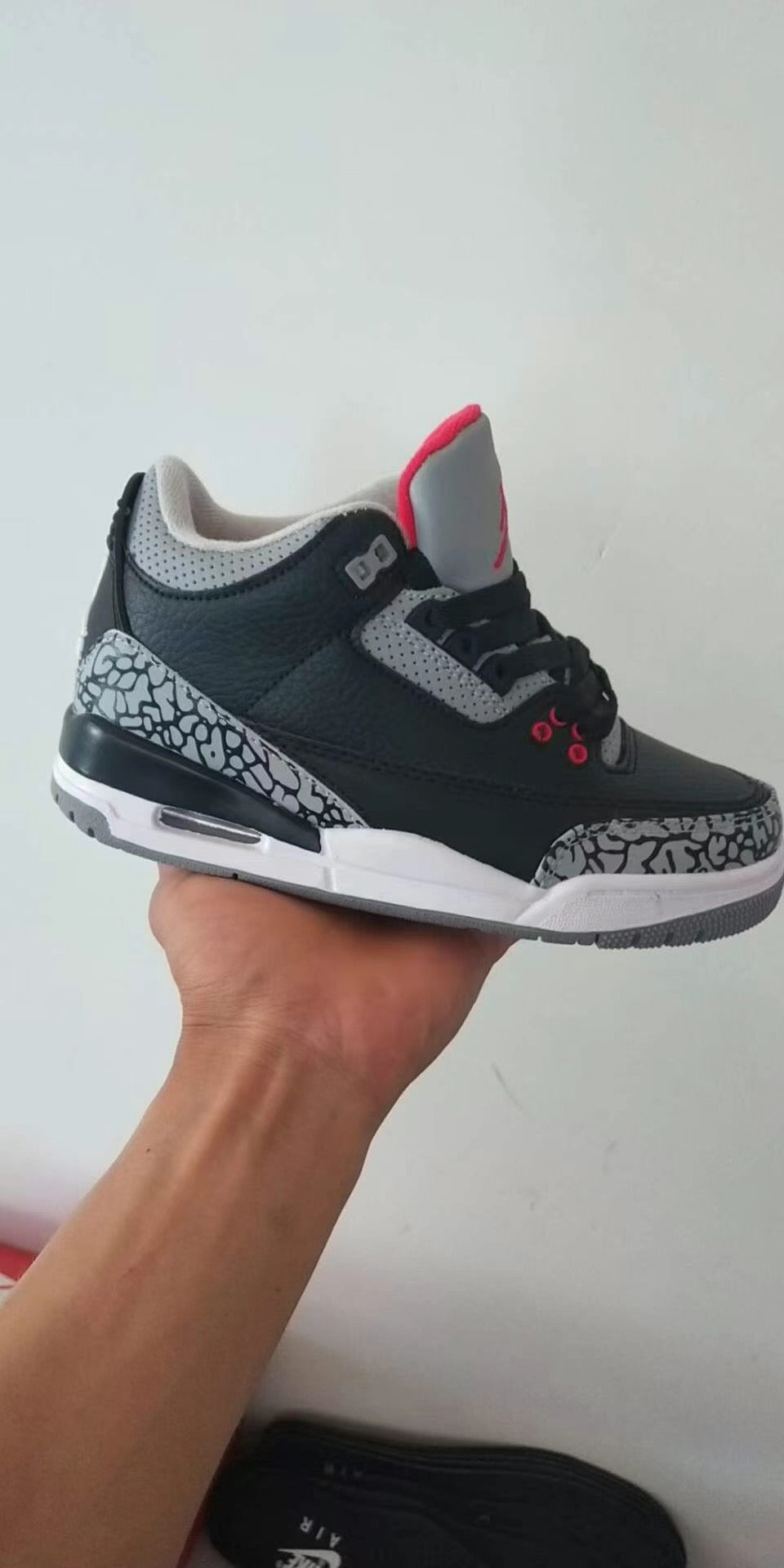 Sneaker in Black & Grey